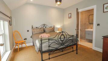Cottage | 3 bedrooms, individually decorated, individually furnished, free WiFi