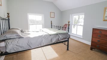 3 bedrooms, individually decorated, individually furnished, free WiFi