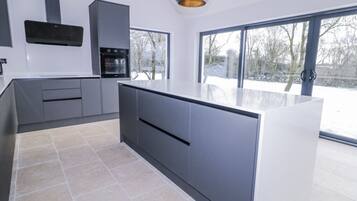 Dishwasher, cookware/dishes/utensils