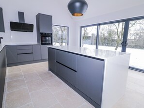 Dishwasher, cookware/dishes/utensils - Cloneytrace Mines (Ballymena)