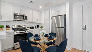 Unclassified image, 5 of 6, button - Cozy apt with pool/gym/hot tub/rooftop, free parking in gorgeous Glendale (Glendale)