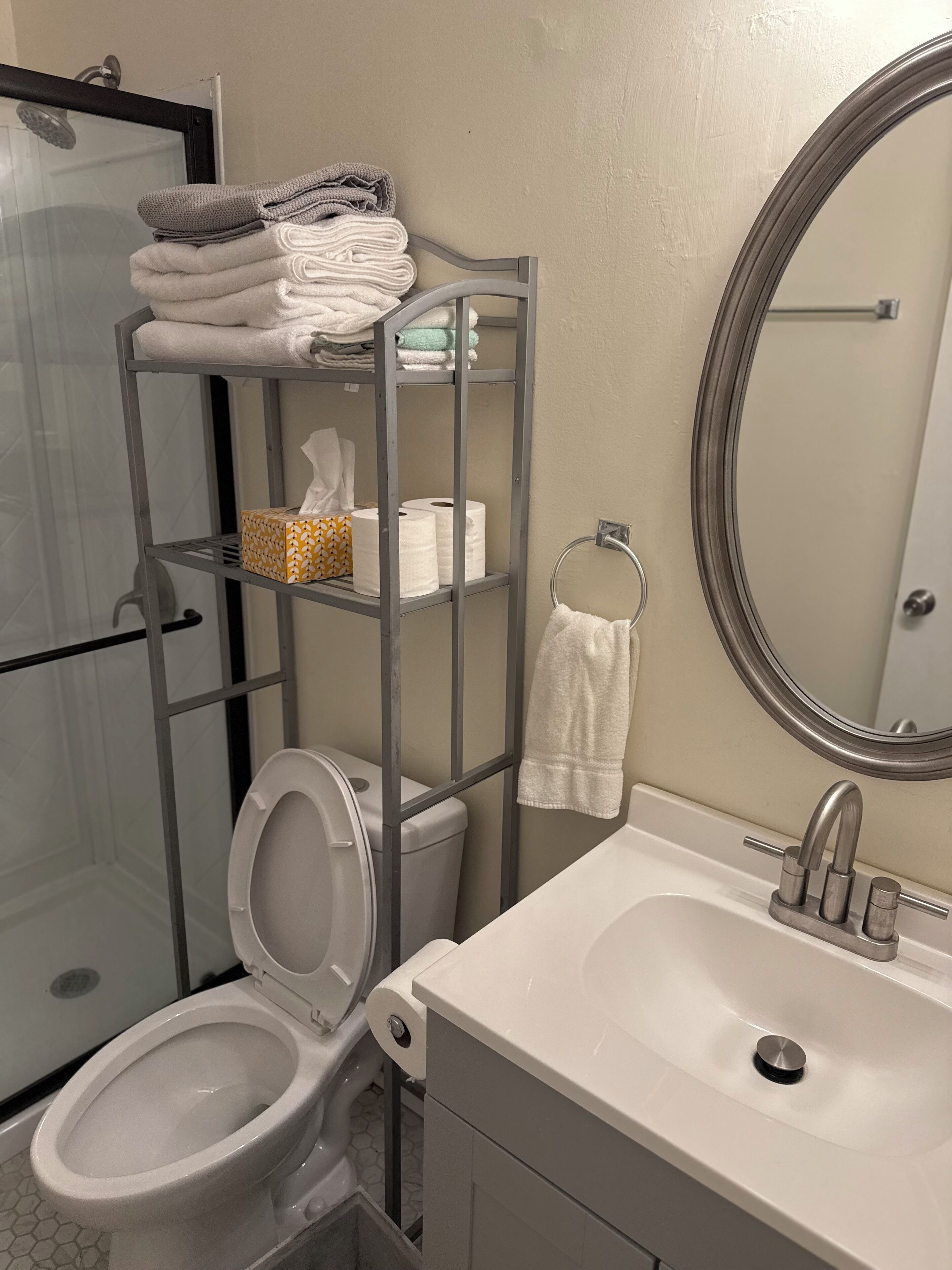 シャワー、ヘアドライヤー、タオル、石鹸