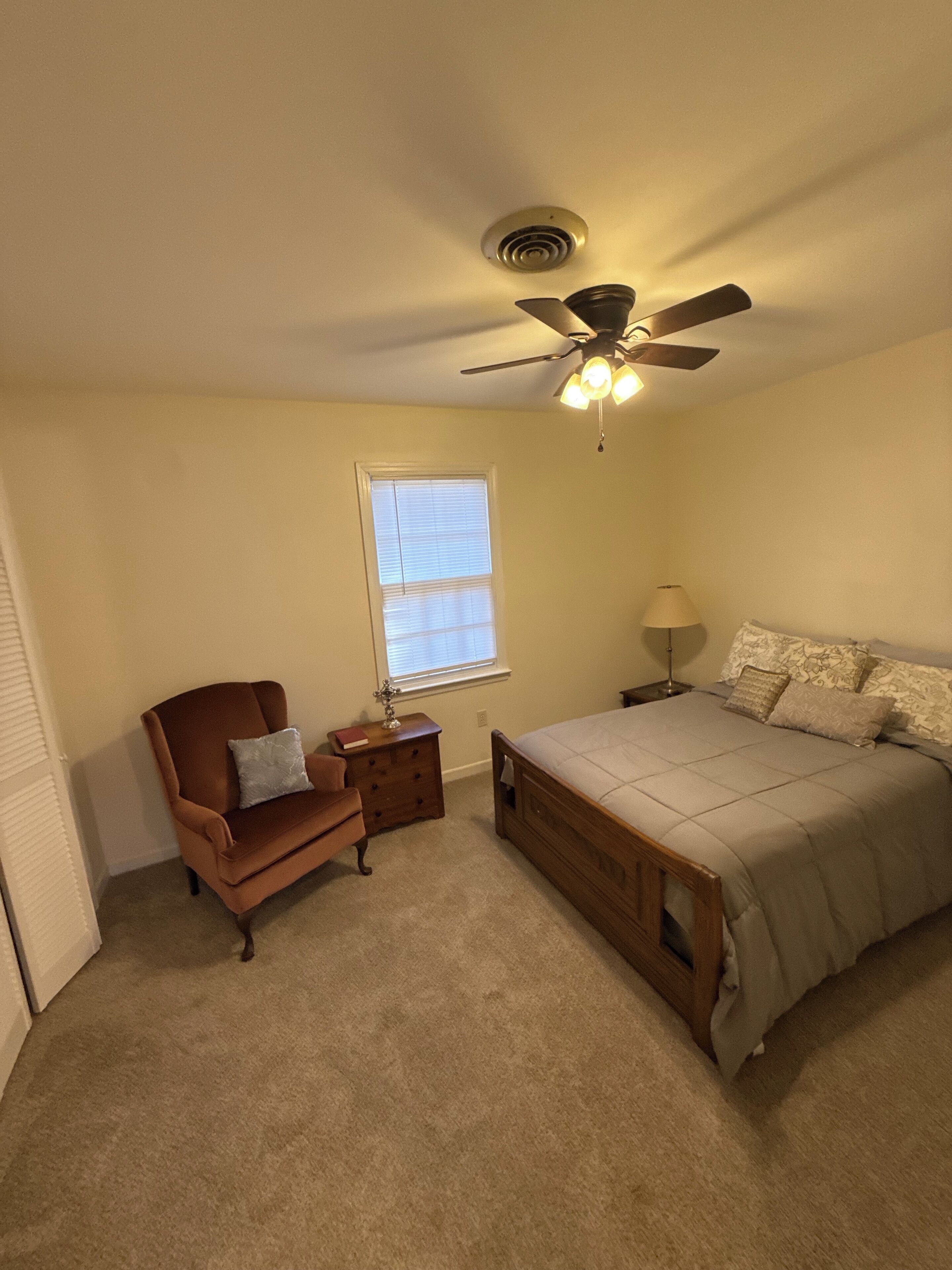 2 bedrooms, iron/ironing board, Internet, bed sheets