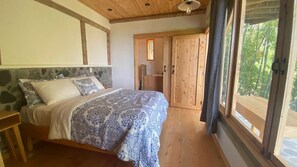 6 bedrooms, WiFi, bed sheets - Fabulous 6-bedroom eco-guesthouse in Tzununa perfect for group getaways (Aldea Tzununa, Santa Cruz La Laguna)