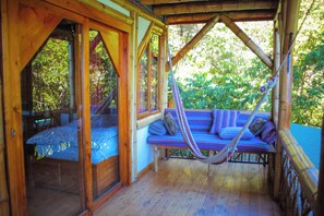 Terrace/patio - Fabulous 6-bedroom eco-guesthouse in Tzununa perfect for group getaways (Aldea Tzununa, Santa Cruz La Laguna)