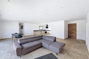 Living area - Stone villa with swimming pool and panoramic sea view (Sari-Solenzara)