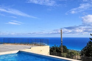 Outdoor pool - Stone villa with swimming pool and panoramic sea view (Sari-Solenzara)