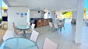 Khu ẩm thực ngoài trời