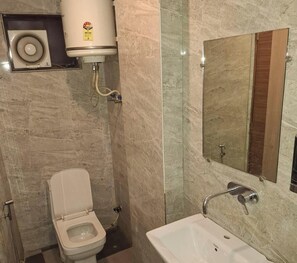 Shower, soap, toilet paper - Hotel HR Residency (Dwarka)