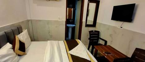 Free WiFi, bed sheets