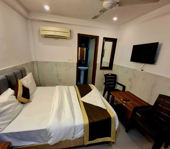 Deluxe Room | Free WiFi - Hotel HR Residency (Dwarka)