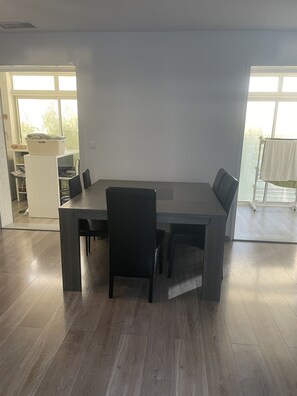 Dining - 3-bedroom villa with air-conditioned pool "ideal for 2 families". (villeneuve)