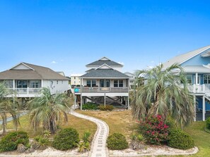 Exterior - Dolphin Delight 𓇼 Ocean Views + Beach Walkable (Oak Island)