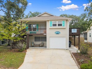 Exterior - Salty Venture 𓇼 Game Room + Fire Pit + Family Fun (Oak Island)