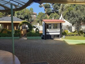 Exterior - Queenspark Guest House (Nyeri)