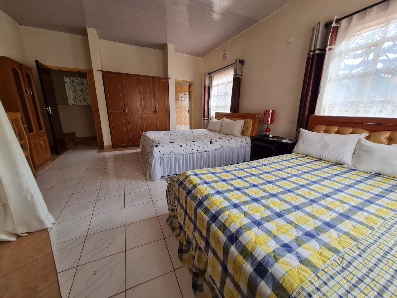 Tremannsrom – familie | Wi-fi (inkludert) og sengetøy