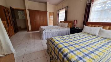 Tremannsrom – familie | Wi-fi (inkludert) og sengetøy