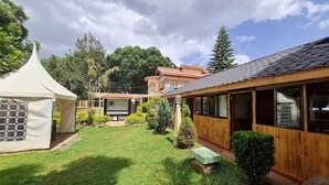Exterior - Queenspark Guest House (Nyeri)