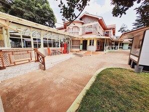 Exterior - Queenspark Guest House (Nyeri)