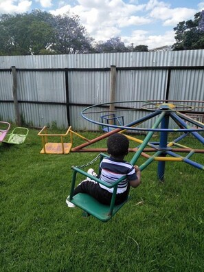 Children’s play area – outdoor - Queenspark Guest House (Nyeri)