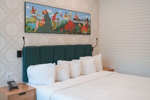 In-room safe, free WiFi, bed sheets - Superior King Room in Banff! Free Parking (Banff)