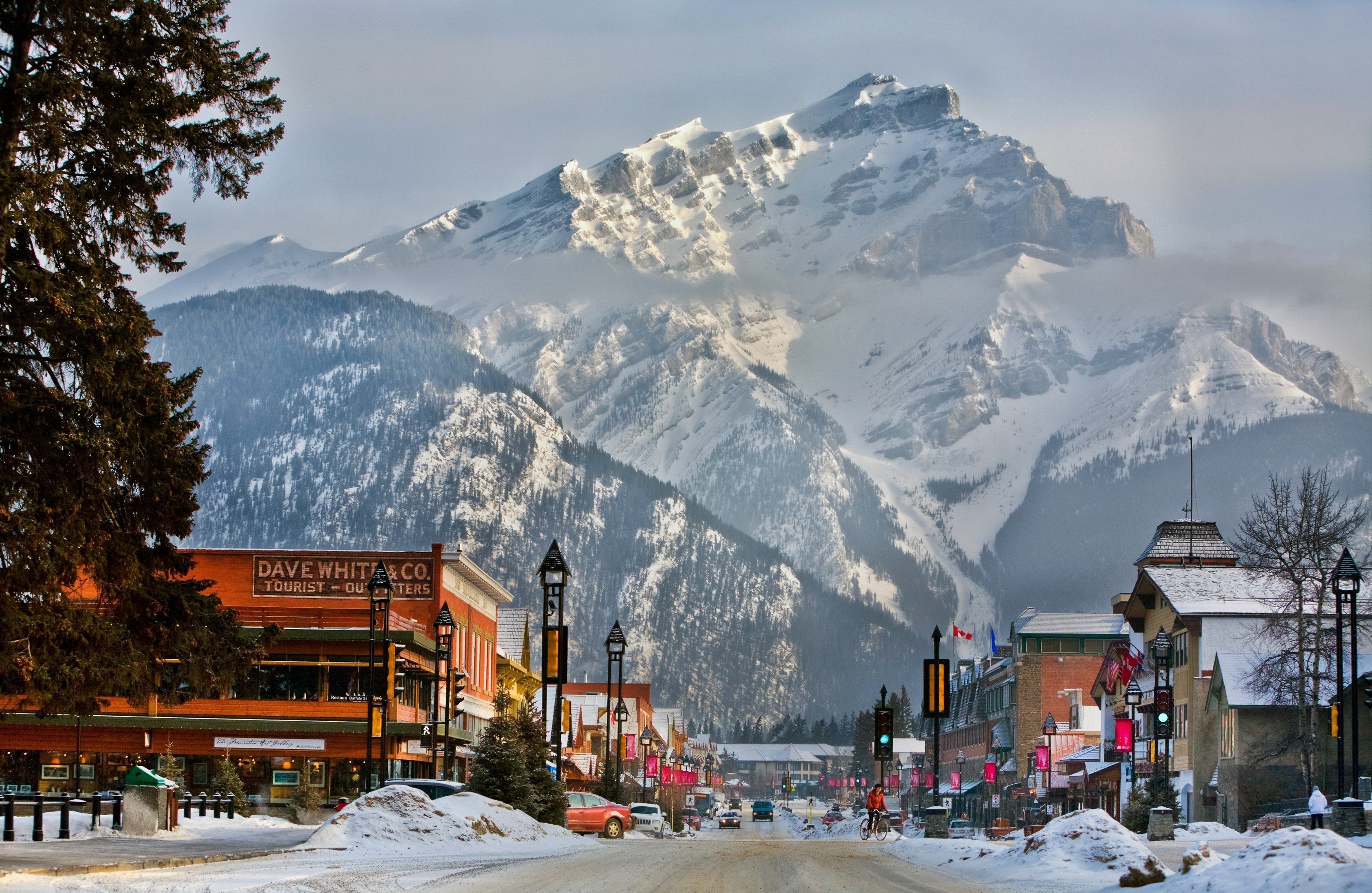 Surround yourself with the stunning Rocky Mountains in Banff National Park!