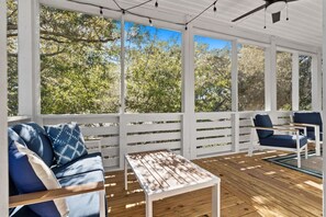 Terrace/patio - Sea La Vie𓇼Central Location𓇼Cozy𓇼Fire Pit (Oak Island)