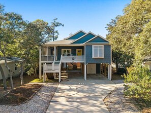 Exterior - Sea La Vie𓇼Central Location𓇼Cozy𓇼Fire Pit (Oak Island)