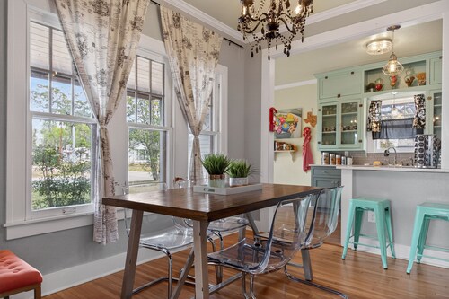 New! Stunning Pet-Friendly Home + 3 Min to DT!