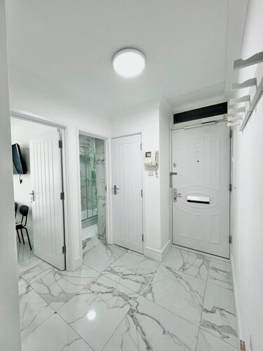 Ground Floor Light Apartment