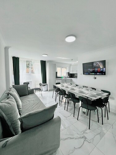 Ground Floor Light Apartment