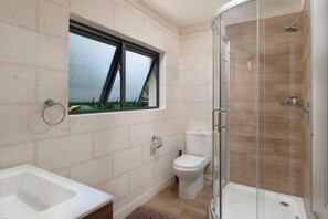 Shower, hair dryer, towels, soap - Villa Holetown Barbados
The exclusive Sandy Lane Estate (Holetown)