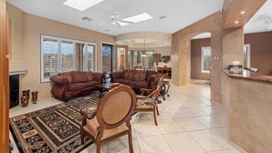 Lobby - Beautiful Gold Canyon home, Mt Views, Pool, Private setting (Gold Canyon)