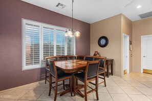 Dining - Beautiful Gold Canyon home, Mt Views, Pool, Private setting (Gold Canyon)