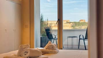Suite Junior, vue mer | Coffres-forts dans les chambres, rideaux occultants