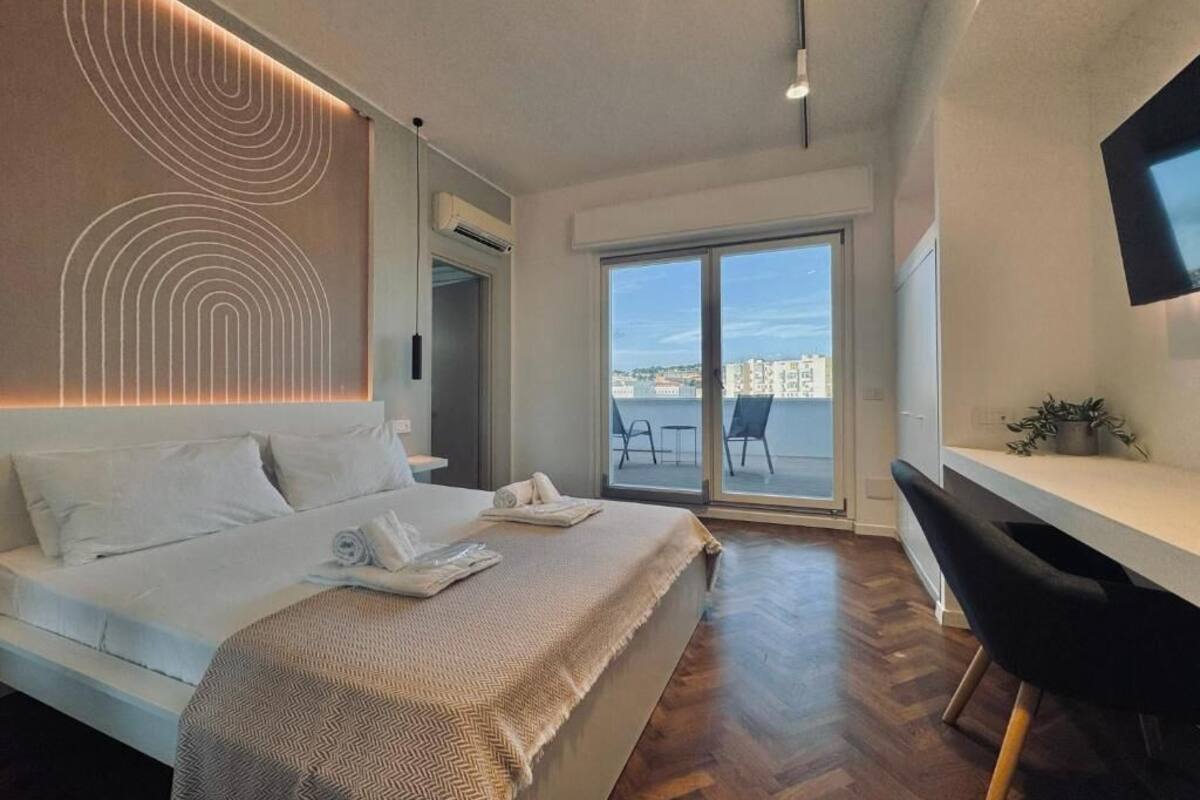 Double Room, City View | In-room safe, blackout drapes, soundproofing, free WiFi