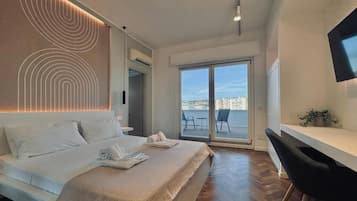 Double Room, City View | In-room safe, blackout curtains, soundproofing, free WiFi