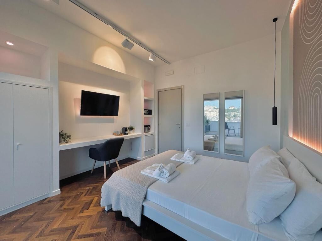 Doppelzimmer, Stadtblick | Zimmersafe, Verdunkelungsvorhänge, schallisolierte Zimmer