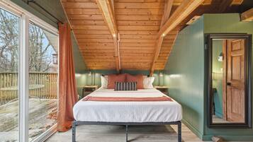 3 slaapkamers, een bureau, een strijkplank/strijkijzer, reisbedje