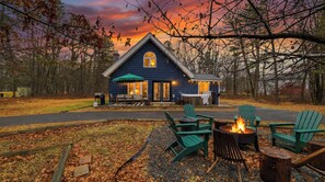 Terrace/patio - NEW Cozy & Redesigned Chalet with Hot Tub, Fire Pit, Game Room, Heating/Cooling! (Long Pond)