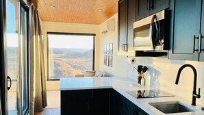 Coffee/tea maker, fridge, microwave, stovetop - Stellar Retreat at Big Bend - Cabin #1 (Terlingua)