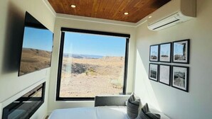 1 bedroom, iron/ironing board, WiFi, bed sheets - Stellar Retreat at Big Bend - Cabin #1 (Terlingua)