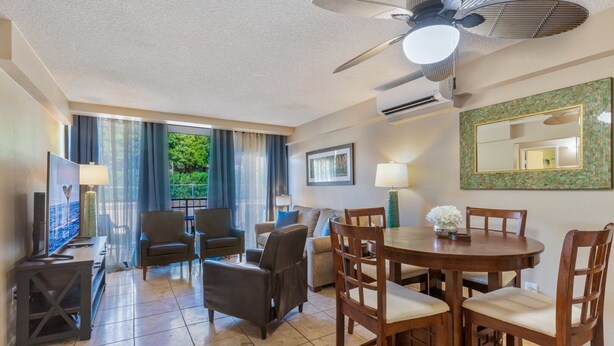 Interior - 3bdrm 3bath Luxury Condo Across from Kamaole Beach Kihei Maui Full AC Sleeps 8 (Kihei)