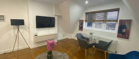 Apartment, 2 Bedrooms | Living room