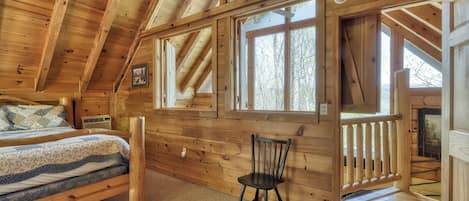 Cabin, Multiple Beds, Hot Tub, Garden View (Dancing Dragonfly) | 2 bedrooms, individually decorated, individually furnished, bed sheets