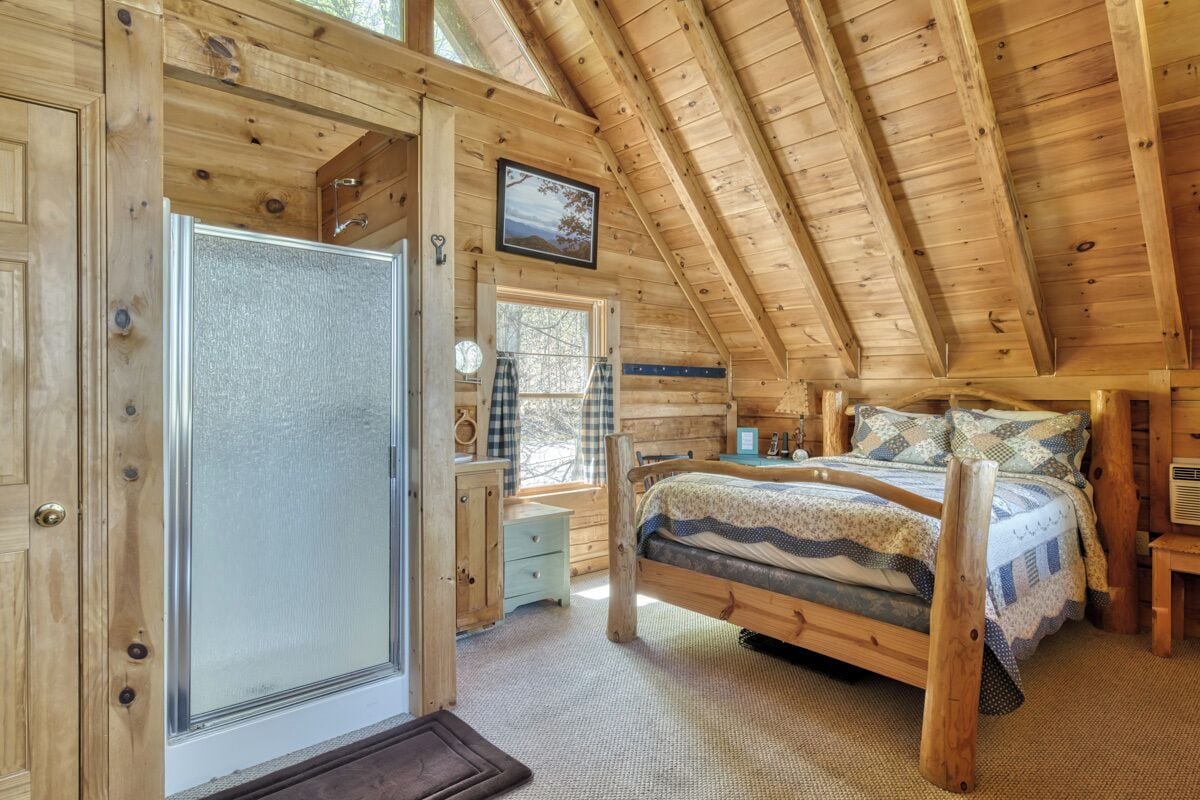 キャビン ベッド (複数台) スパ浴槽 ガーデンビュー (Dancing Dragonfly) | 2 室のベッドルーム、客室ごとに異なる装飾、客室ごとに異なるインテリア、ベッドシーツ