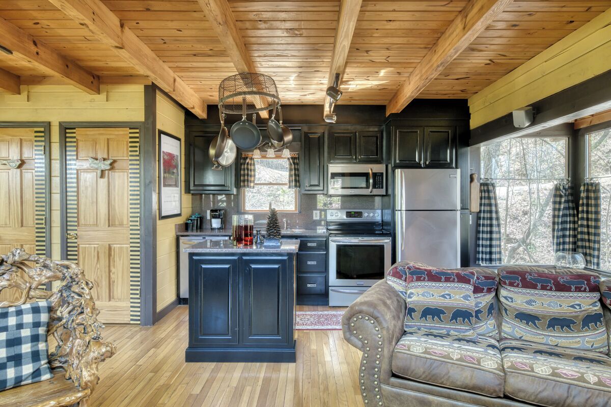 Cabin, Multiple Beds, Hot Tub, Garden View (Dancing Dragonfly) | Interior