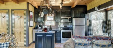 Cabin, Multiple Beds, Hot Tub, Garden View (Dancing Dragonfly) | Interior