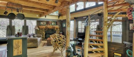 Cabane, plusieurs lits, bain à remous, vue jardin (Dancing Dragonfly) | Intérieur