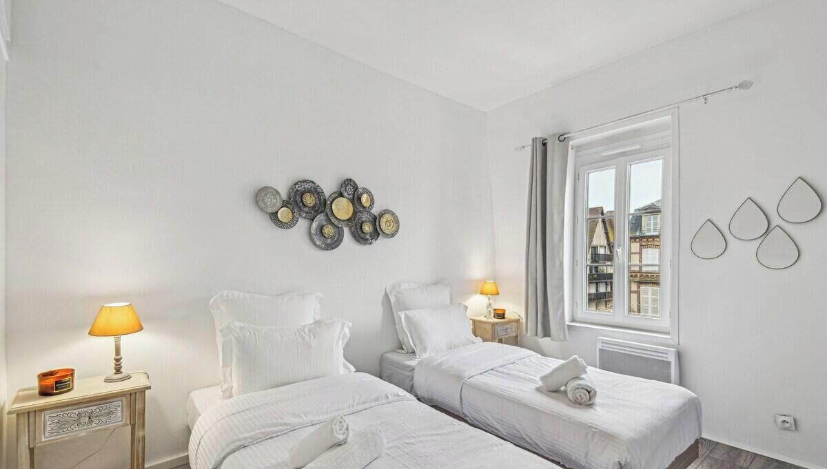 Strykjärn/strykbräda, wi-fi och sängkläder